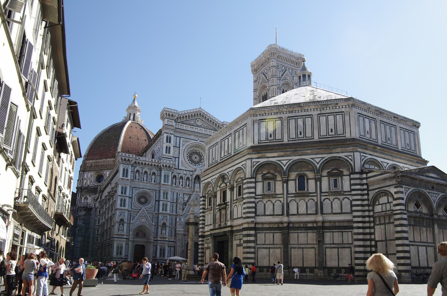 la catedral de florencia y los turistas